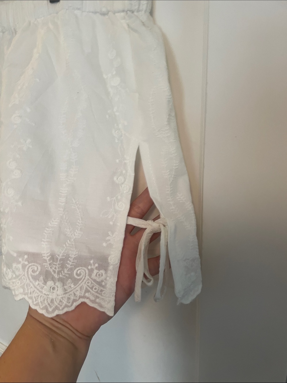 NWT Cider White Embroidered Women's Shorts - Picture 4 of 6